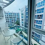 Patt Aya Grand Avenue 51Sqm Family Room-Pool View