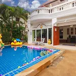 Ratana Near Walking Street And Beaches Pattaya