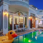 วิลล่า Ratana Near Walking Street And Beaches Pattaya
