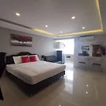 Luxury 9b Apartment