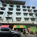 Oyo 75494 President Apartment