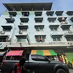 Oyo 75494 President Apartment