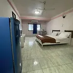 Oyo 75494 President Guest house