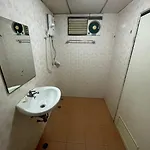 Oyo 75494 President Guest house 3*