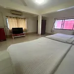 Guest house Oyo 75494 President