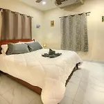 Corner Near Walking Street And Beaches *