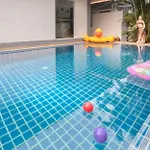 Corner Near Walking Street And Beaches Pattaya