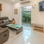 Madee Near Walking Street And Beaches Pattaya