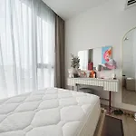 อพาร์ทเม้น Edge 2br Ocean View Luxury Rooftop Pool Location Pattaya