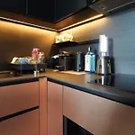 Edge 2br Ocean View Luxury Rooftop Pool Location *