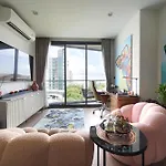 Edge 2br Ocean View Luxury Rooftop Pool Location Pattaya