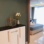 Centara Avenue Soi Buakhao By Daisy 2 *
