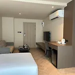 The One Cozy Living 4*