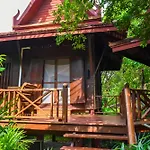 ชูการ์ ฮัท รีสอร์ท