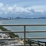 อพาร์ทเม้น Viewtalay Beachfront By Nd *
