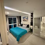 Center Apartment *