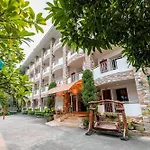 Selina Place Hotel
