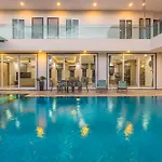 芭提雅21航站楼附近8卧9卫轻奢现代别墅带独立歌房