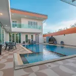 芭提雅21航站楼附近8卧9卫轻奢现代别墅带独立歌房