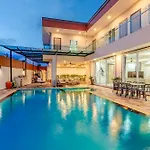 芭提雅21航站楼附近8卧9卫轻奢现代别墅带独立歌房