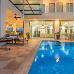 芭提雅21航站楼附近8卧9卫轻奢现代别墅带独立歌房 วิลล่า Pattaya