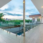 芭提雅21航站楼附近8卧9卫轻奢现代别墅带独立歌房 Pattaya