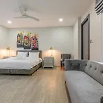 วิลล่า 芭提雅21航站楼附近8卧9卫轻奢现代别墅带独立歌房 Pattaya