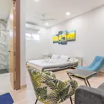 芭提雅21航站楼附近8卧9卫轻奢现代别墅带独立歌房 วิลล่า Pattaya