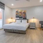 芭提雅21航站楼附近8卧9卫轻奢现代别墅带独立歌房 Pattaya
