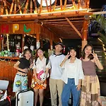 Hostel Happiness Community Wake & Bake - Rooftop Bar & Bistro Pattaya