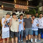 Happiness Community Wake & Bake - Rooftop Bar & Bistro Hostel *