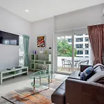 Grosvenor House - Olympic Pool -