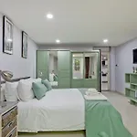 Grosvenor House - Olympic Pool - อพาร์ทเม้น