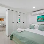 Grosvenor House - Olympic Pool - Pattaya