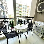 Arcadia Beach Continental 1Br Apt Mid-High Floor Pool View Cozy Vibes