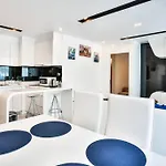 Center With 2 Bedroom *