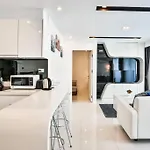 Center With 2 Bedroom *