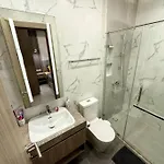 Super Luxury 3 Bedroom Private Pool With Jacuzzi, Near 711, 10 Minutes To Walking Street And - Mt6 Pattaya