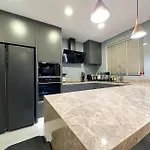 Super Luxury 3 Bedroom Private Pool With Jacuzzi, Near 711, 10 Minutes To Walking Street And - Mt6 *