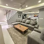 Super Luxury 3 Bedroom Private Pool With Jacuzzi, Near 711, 10 Minutes To Walking Street And - Mt6
