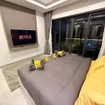 Super Luxury 3 Bedroom Private Pool With Jacuzzi, Near 711, 10 Minutes To Walking Street And - Mt6 วิลล่า Pattaya