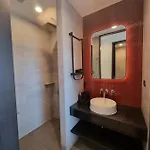Edge Super Apartment *