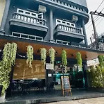 Friends Station Tukkom & Cafe Hostel Pattaya