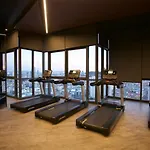 อพาร์ทเม้น With Roof Pool