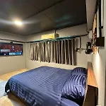 Hostel Friends Station Tukkom & Cafe Pattaya