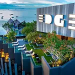 อพาร์ทเม้น With Roof Pool