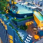 อพาร์ทเม้น With Roof Pool