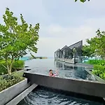 With Roof Pool *