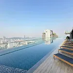 Thebase Condo 14F & Infinity Pool