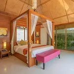 Iii, Totally Private Pool อพาร์ทเม้น